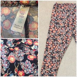 LulaRoe Tall and Curvy Leggings